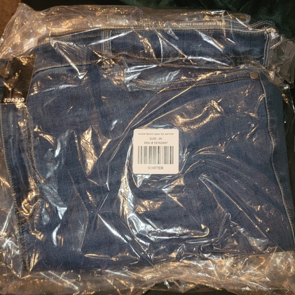 TORRID Crop MidFit Skinny Super Soft Mid-Rise Jean - Picture 5 of 5